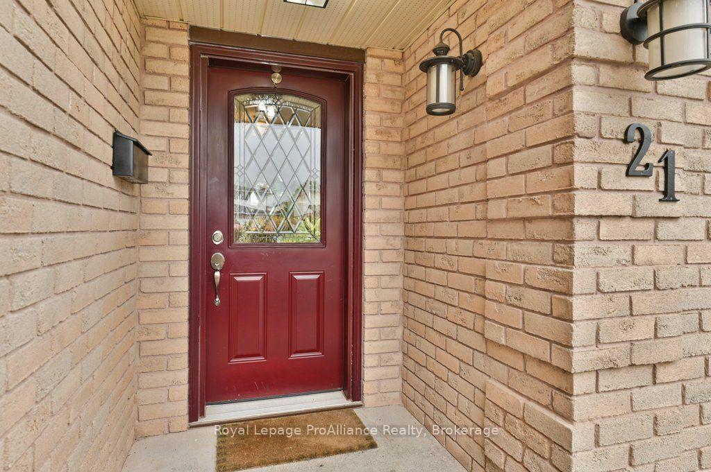 Photo 5 of 21 Forrester Court, Belleville, Belleville Ward — HOMEH