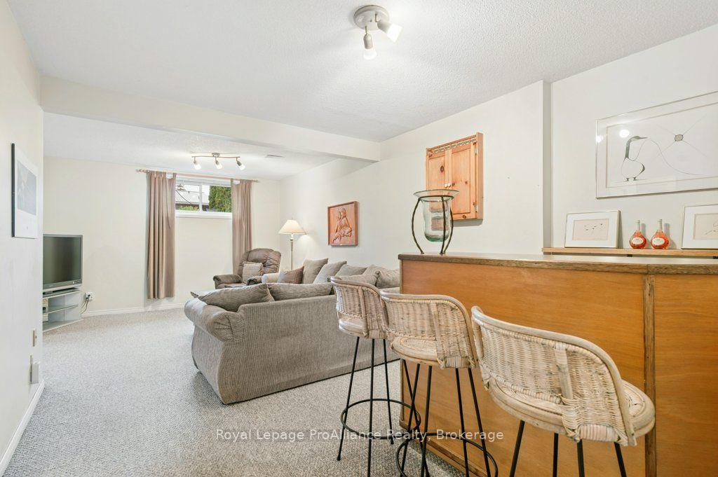 Photo 24 of 21 Forrester Court, Belleville, Belleville Ward — HOMEH
