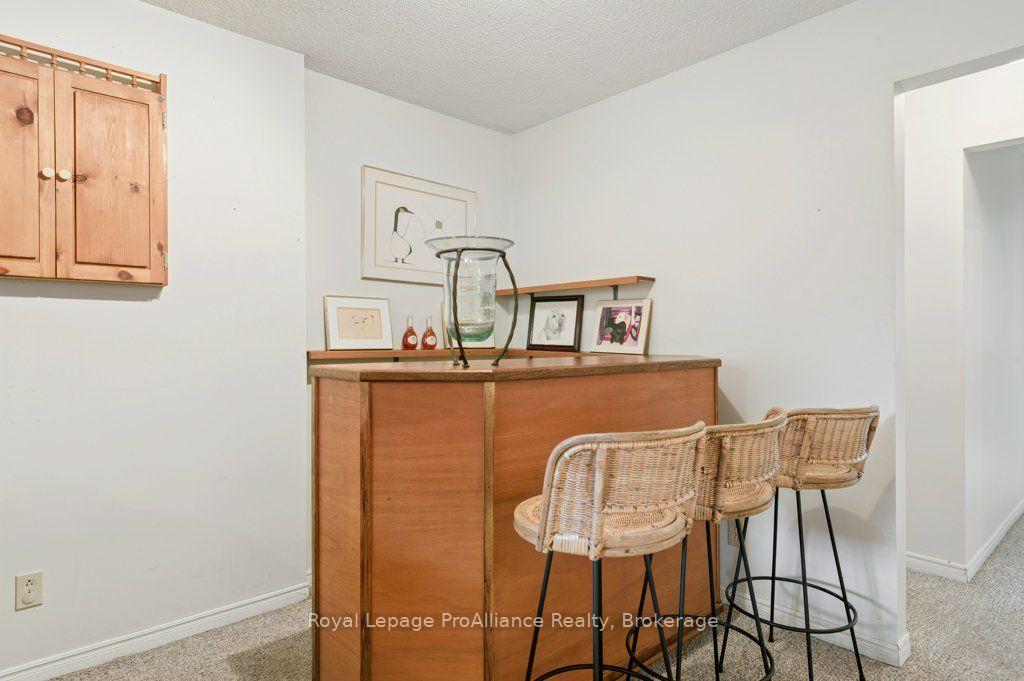 Photo 25 of 21 Forrester Court, Belleville, Belleville Ward — HOMEH