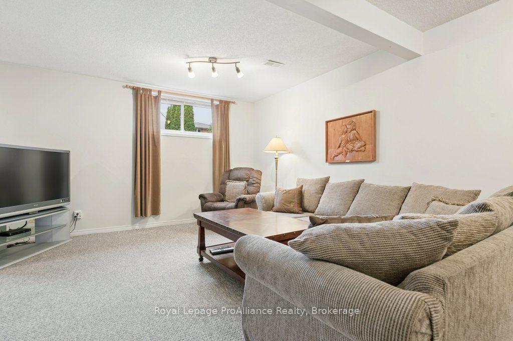 Photo 26 of 21 Forrester Court, Belleville, Belleville Ward — HOMEH