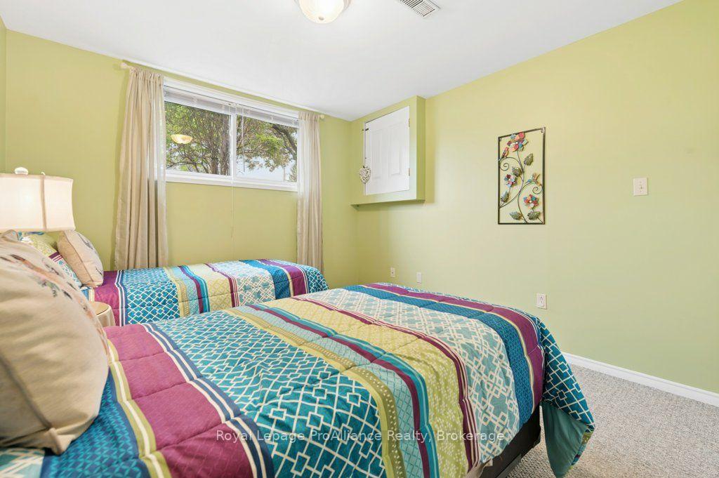 Photo 33 of 21 Forrester Court, Belleville, Belleville Ward — HOMEH