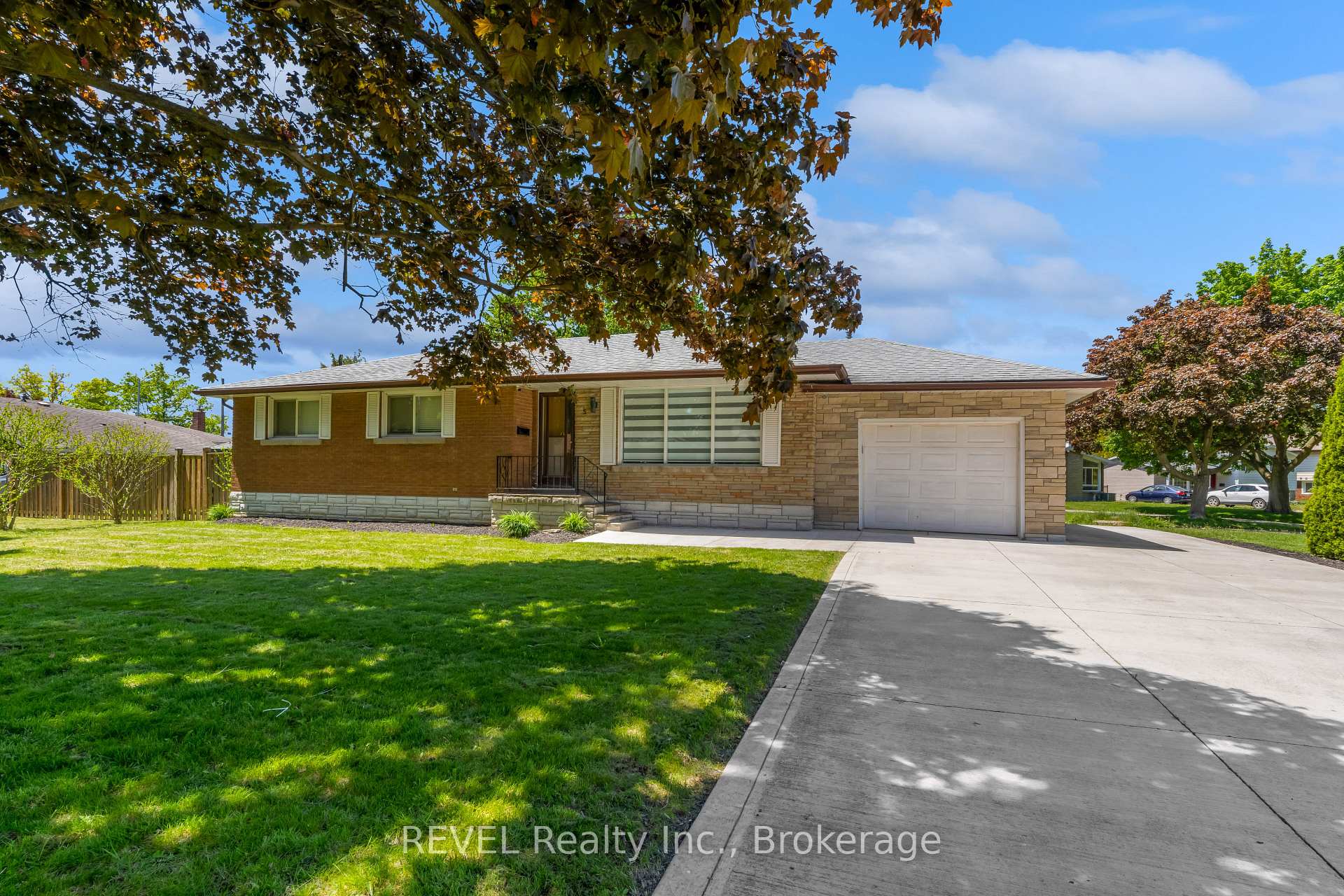 Photo 2 of 5 Armour Drive, Welland, Prince Charles — HOMEH