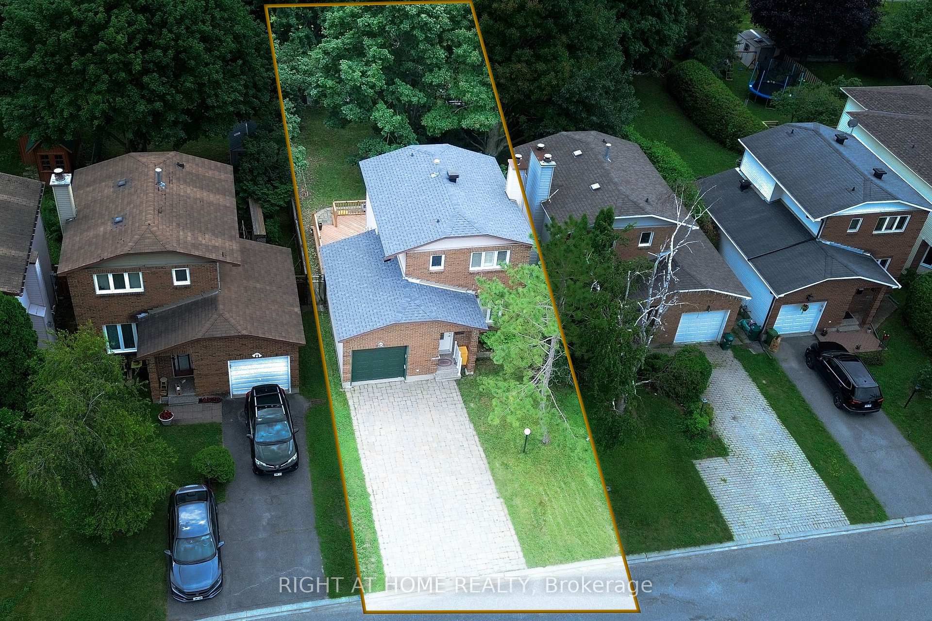 Photo 2 of 161 Pheasant Run Drive, Ottawa, Barrhaven - Pheasant Run — HOMEH