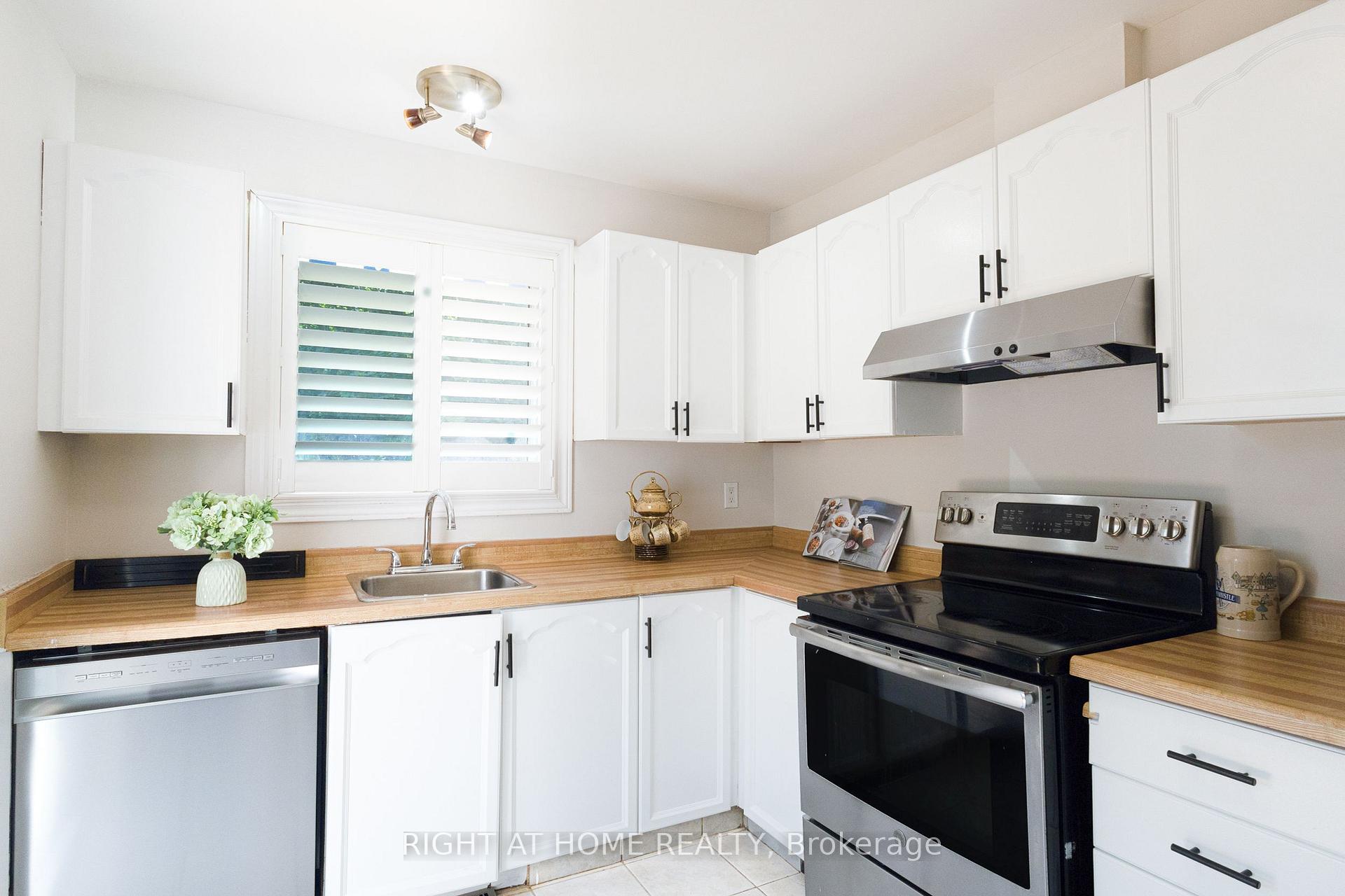 Photo 4 of 161 Pheasant Run Drive, Ottawa, Barrhaven - Pheasant Run — HOMEH