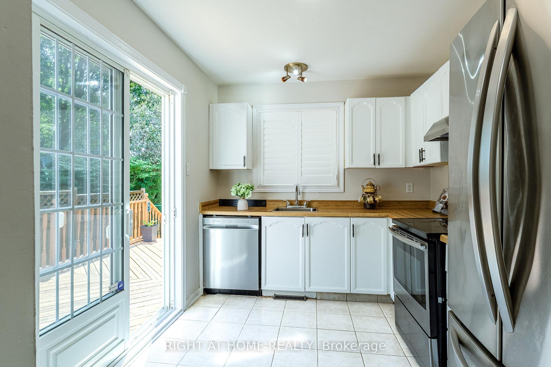 Photo 5 of 161 Pheasant Run Drive, Ottawa, Barrhaven - Pheasant Run — HOMEH