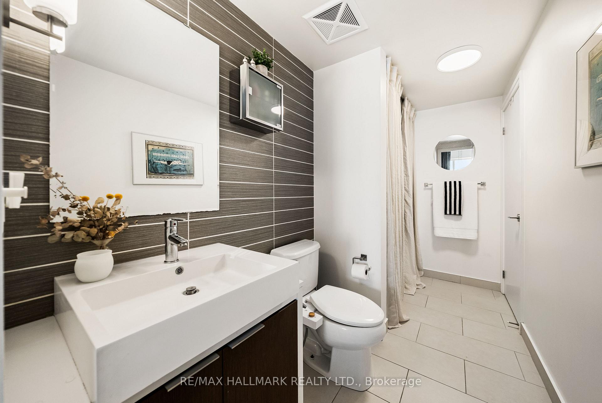 Photo 18 of Unit 617, 5 Hanna Avenue, Toronto, Niagara — HOMEH
