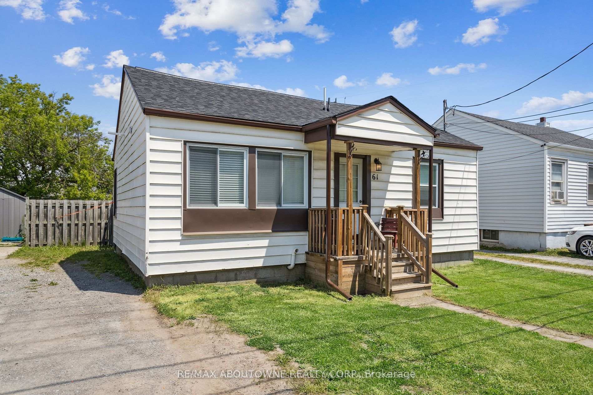 Photo 2 of 61 Dieppe Road, St. Catharines, Facer — HOMEH