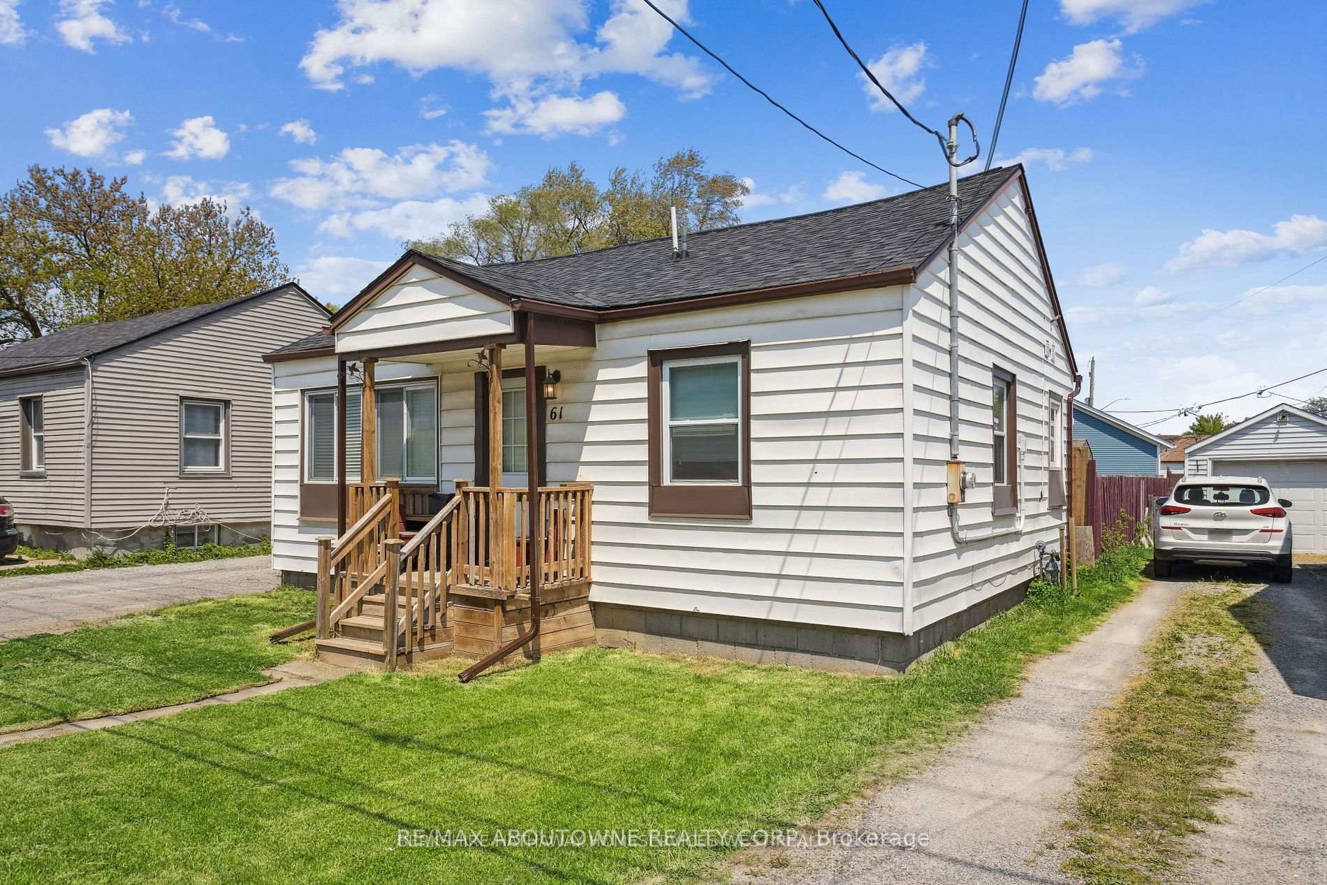 Photo 3 of 61 Dieppe Road, St. Catharines, Facer — HOMEH