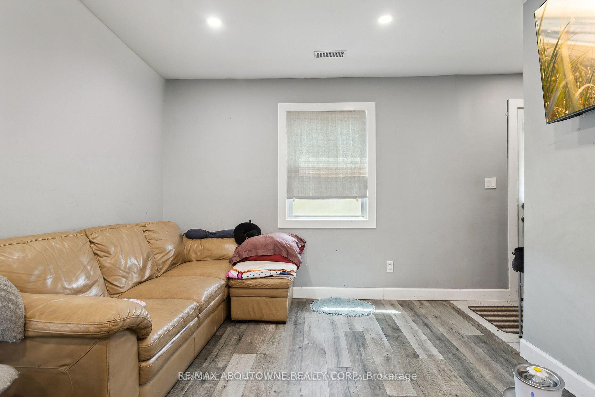 Photo 5 of 61 Dieppe Road, St. Catharines, Facer — HOMEH