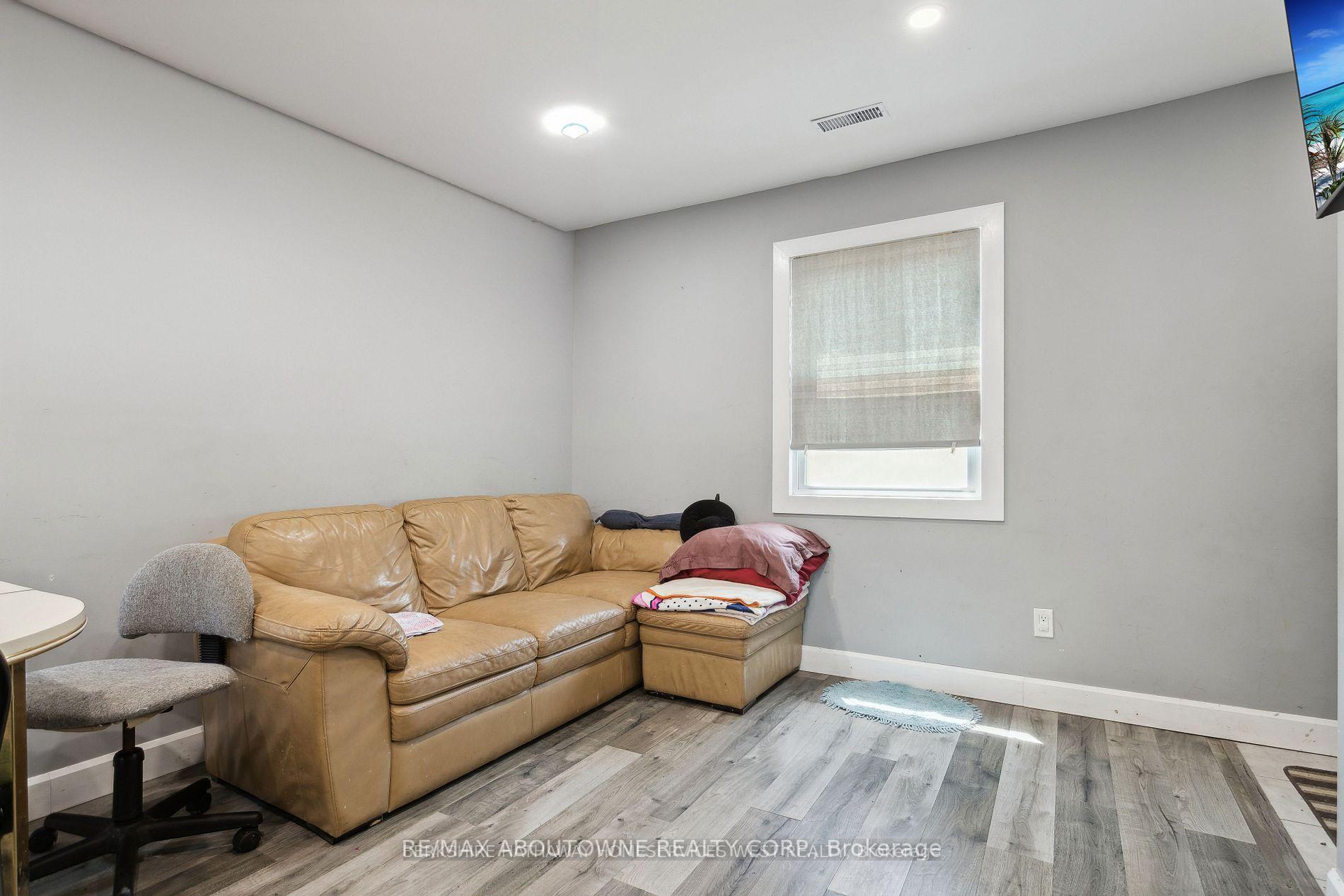 Photo 6 of 61 Dieppe Road, St. Catharines, Facer — HOMEH