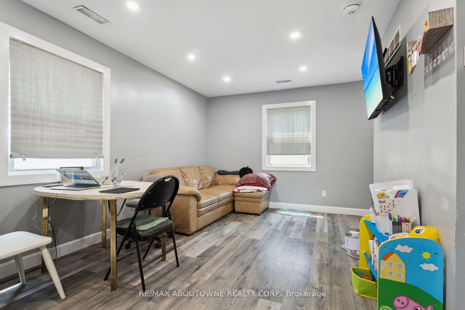 Photo 7 of 61 Dieppe Road, St. Catharines, Facer — HOMEH