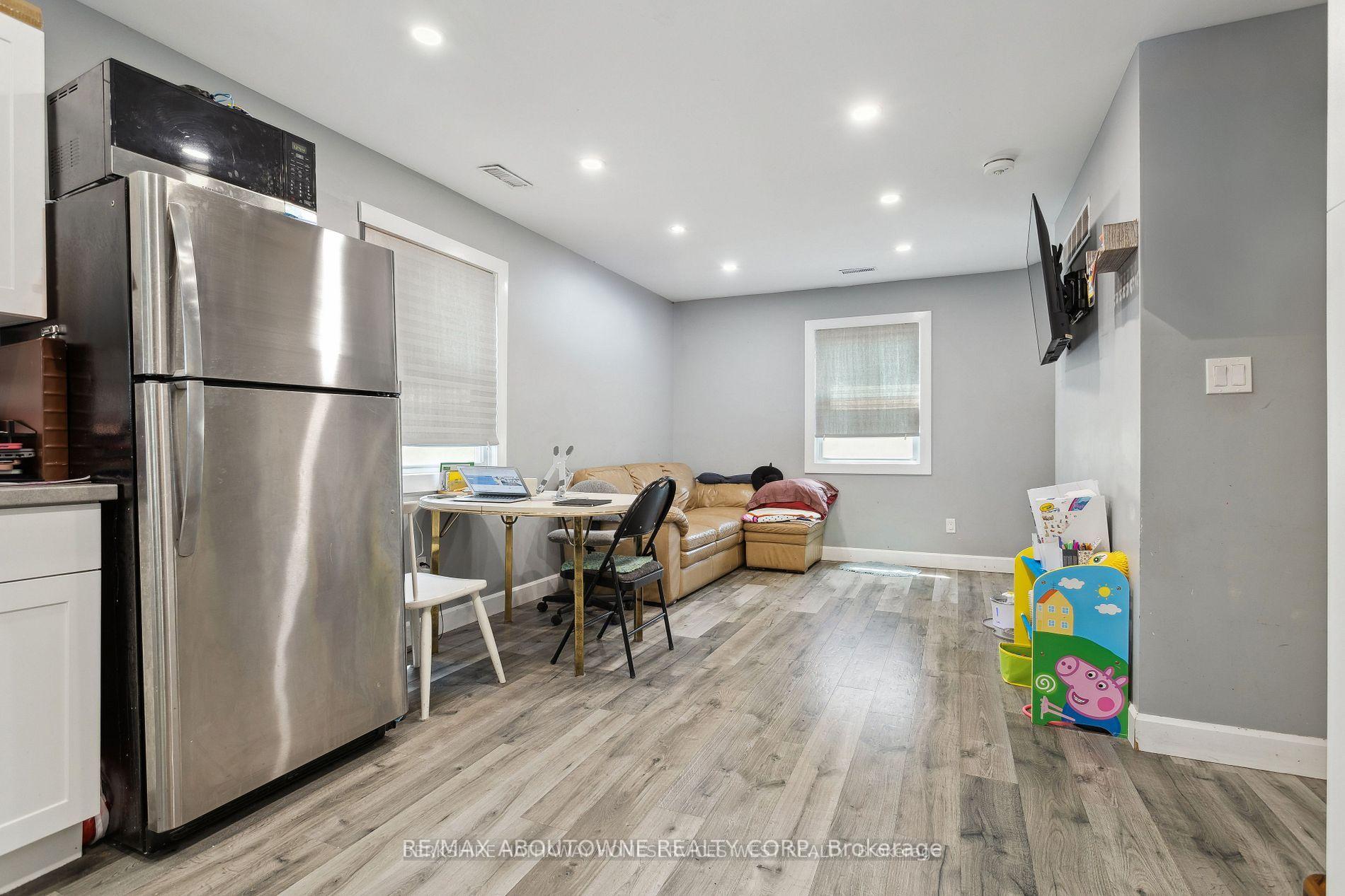 Photo 9 of 61 Dieppe Road, St. Catharines, Facer — HOMEH