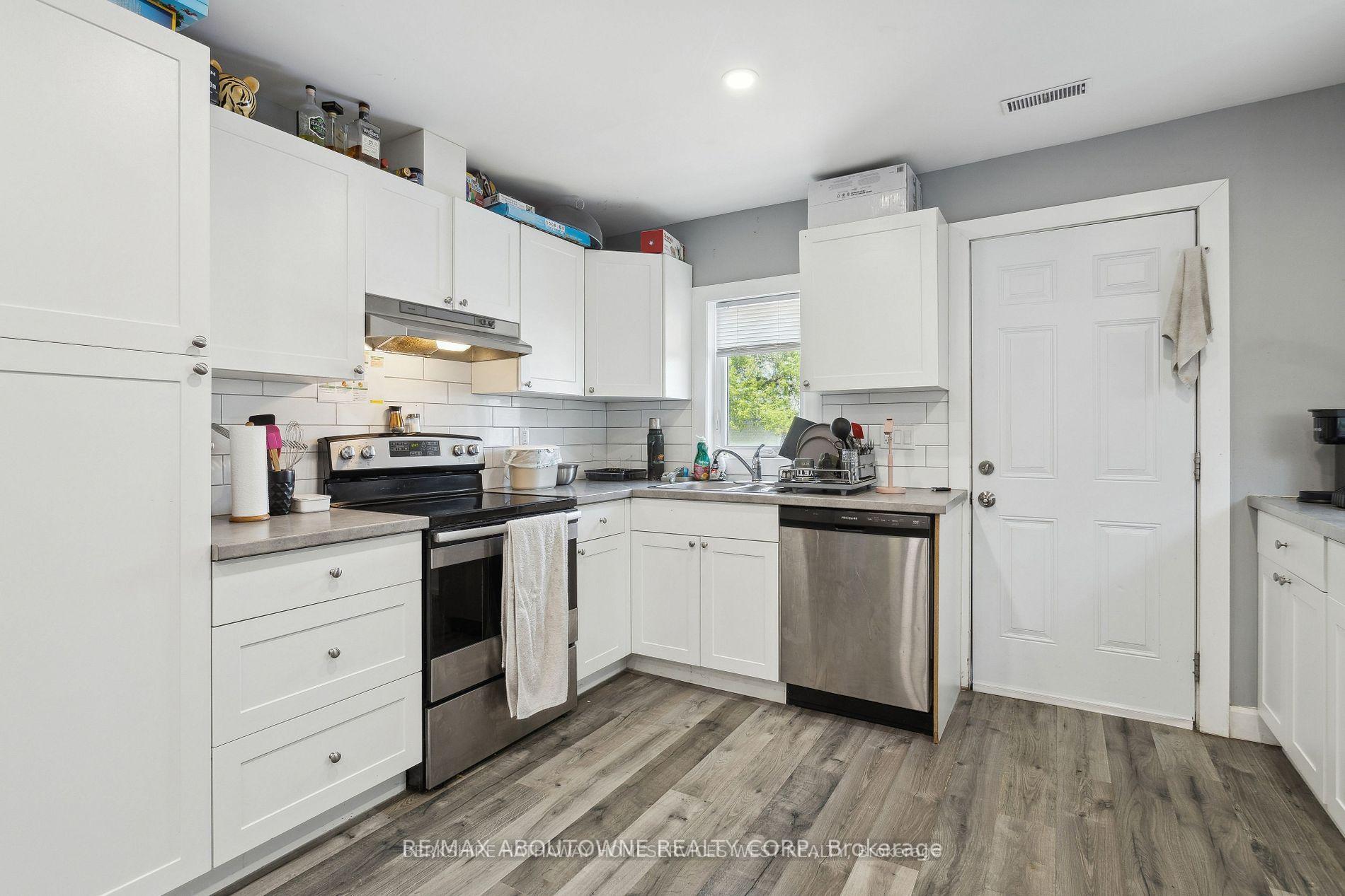 Photo 12 of 61 Dieppe Road, St. Catharines, Facer — HOMEH
