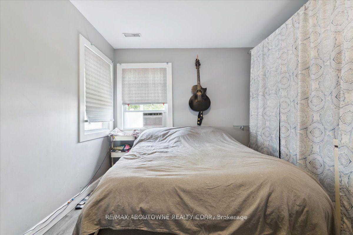Photo 16 of 61 Dieppe Road, St. Catharines, Facer — HOMEH