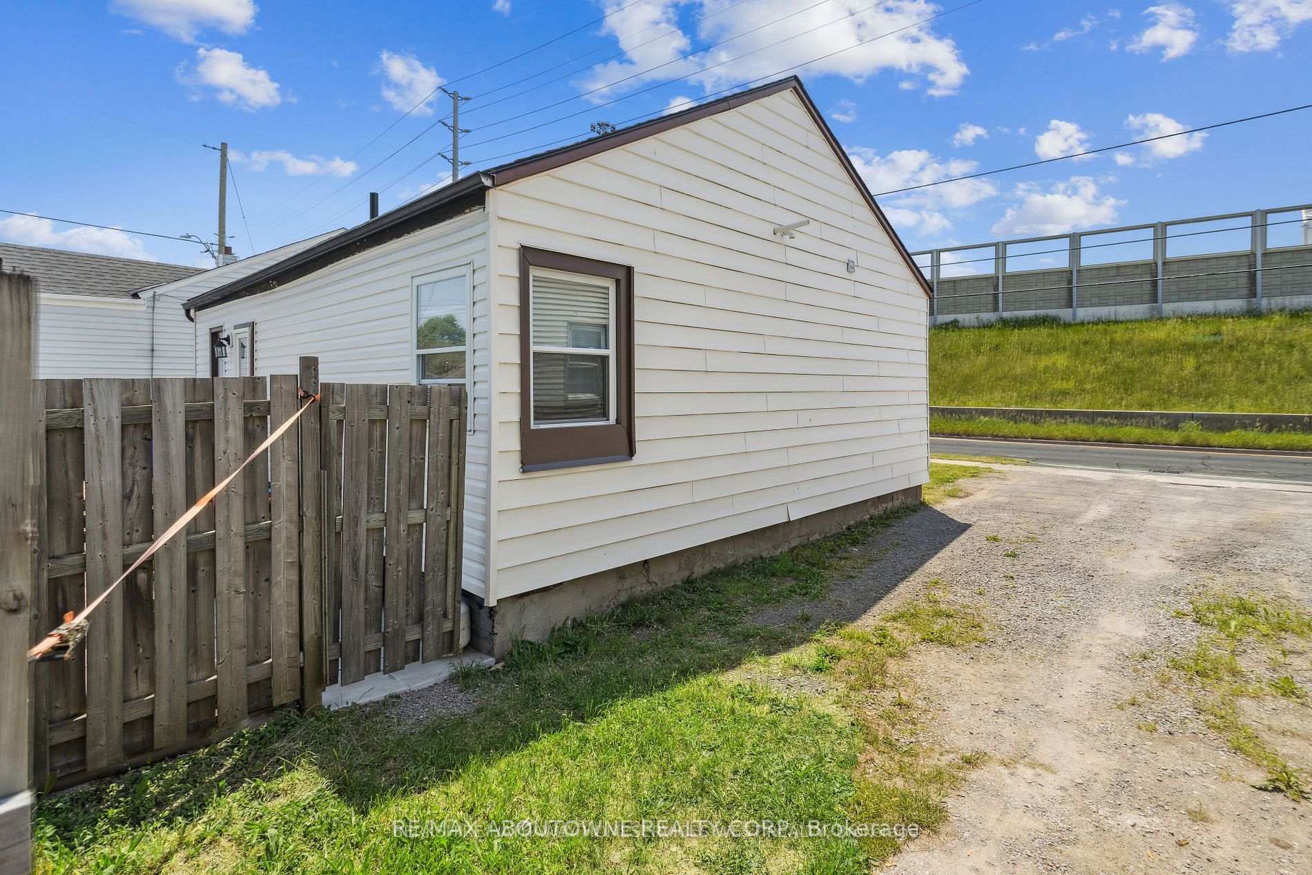 Photo 21 of 61 Dieppe Road, St. Catharines, Facer — HOMEH