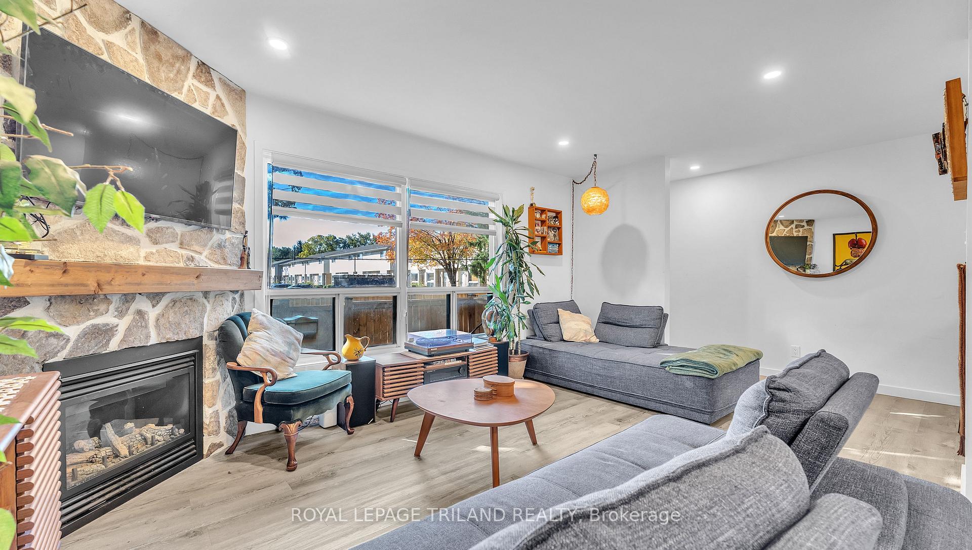 Photo 2 of Unit 16, 595 Third Street, London, East H — HOMEH