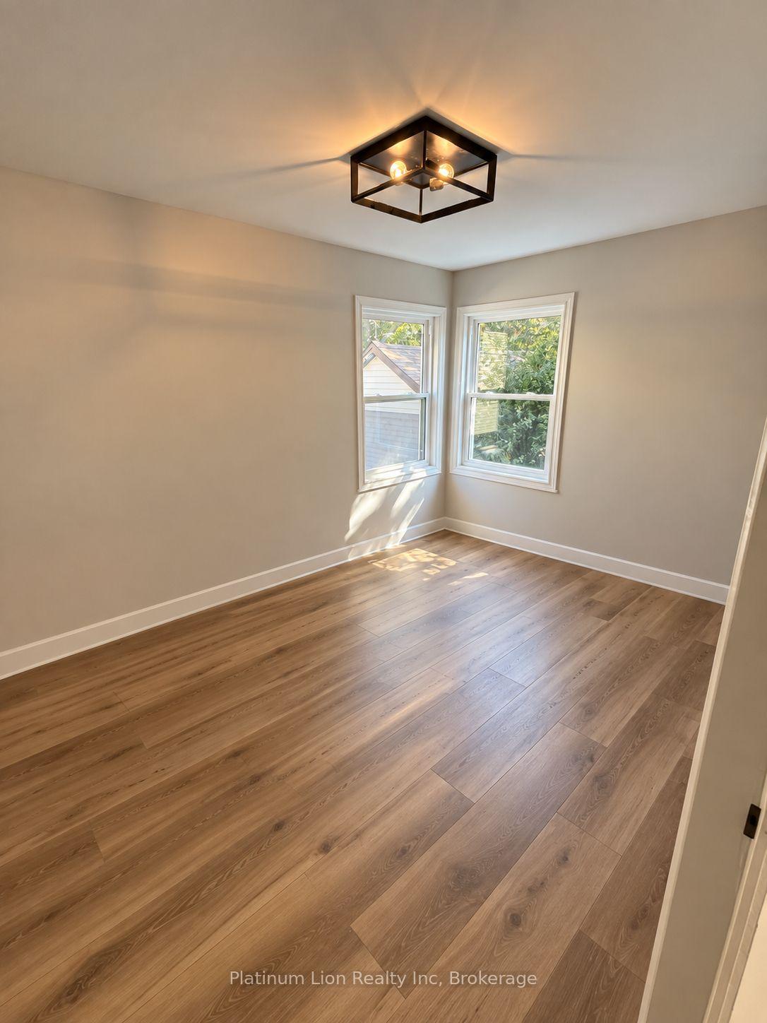 Photo 4 of Unit UPPER, 8 Byron Place, St. Catharines, Haig — HOMEH