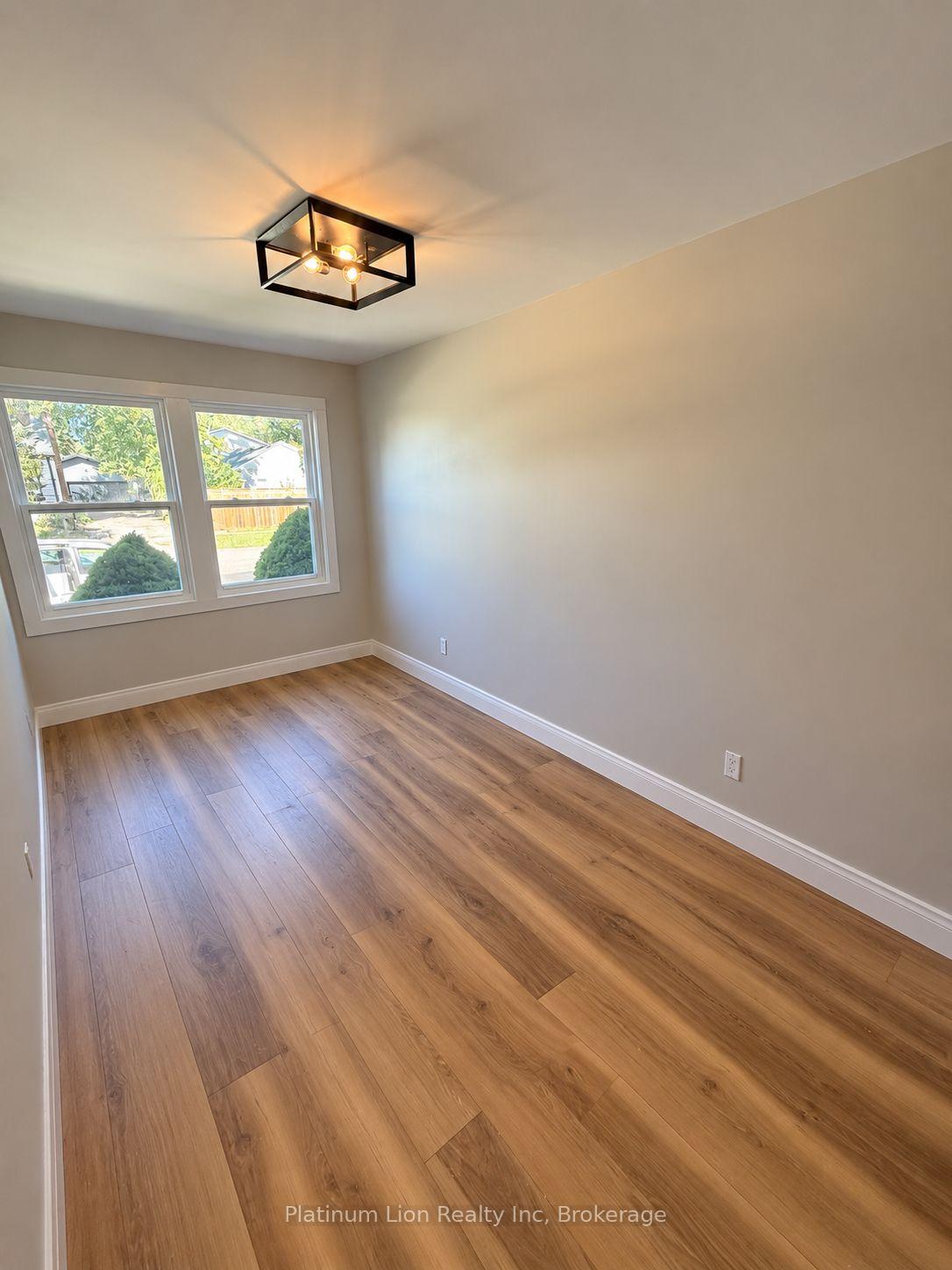 Photo 5 of Unit UPPER, 8 Byron Place, St. Catharines, Haig — HOMEH