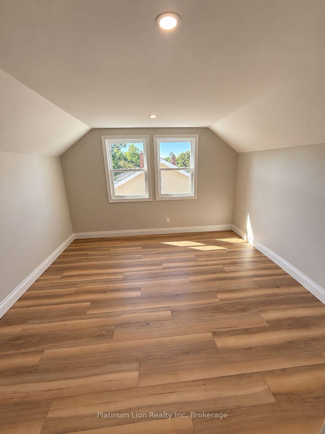 Photo 6 of Unit UPPER, 8 Byron Place, St. Catharines, Haig — HOMEH