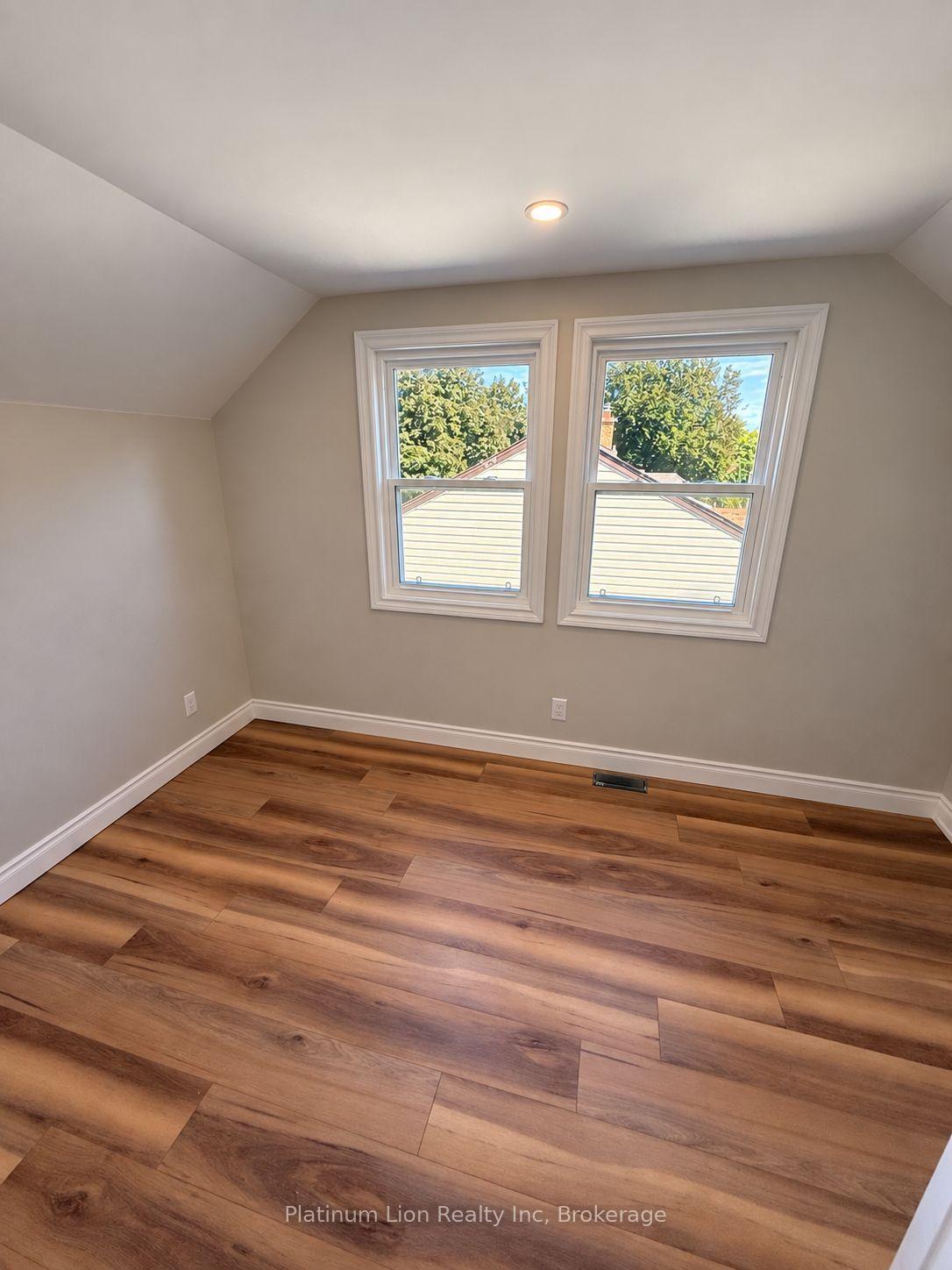 Photo 7 of Unit UPPER, 8 Byron Place, St. Catharines, Haig — HOMEH