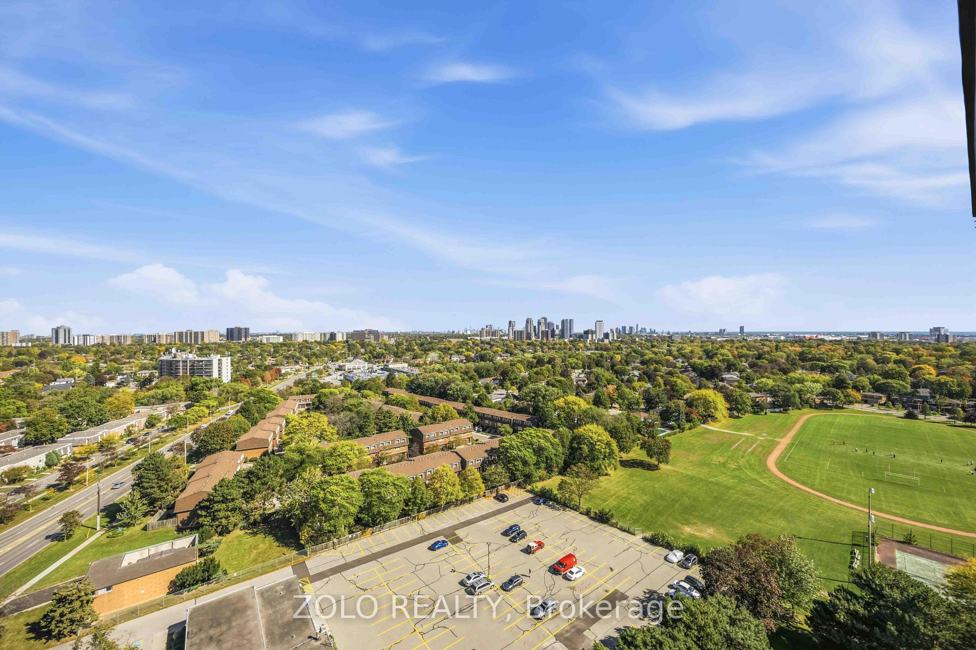 Photo 4 of Unit 2003, 812 Burnhamthorpe Road, Etobicoke, Markland Wood — HOMEH