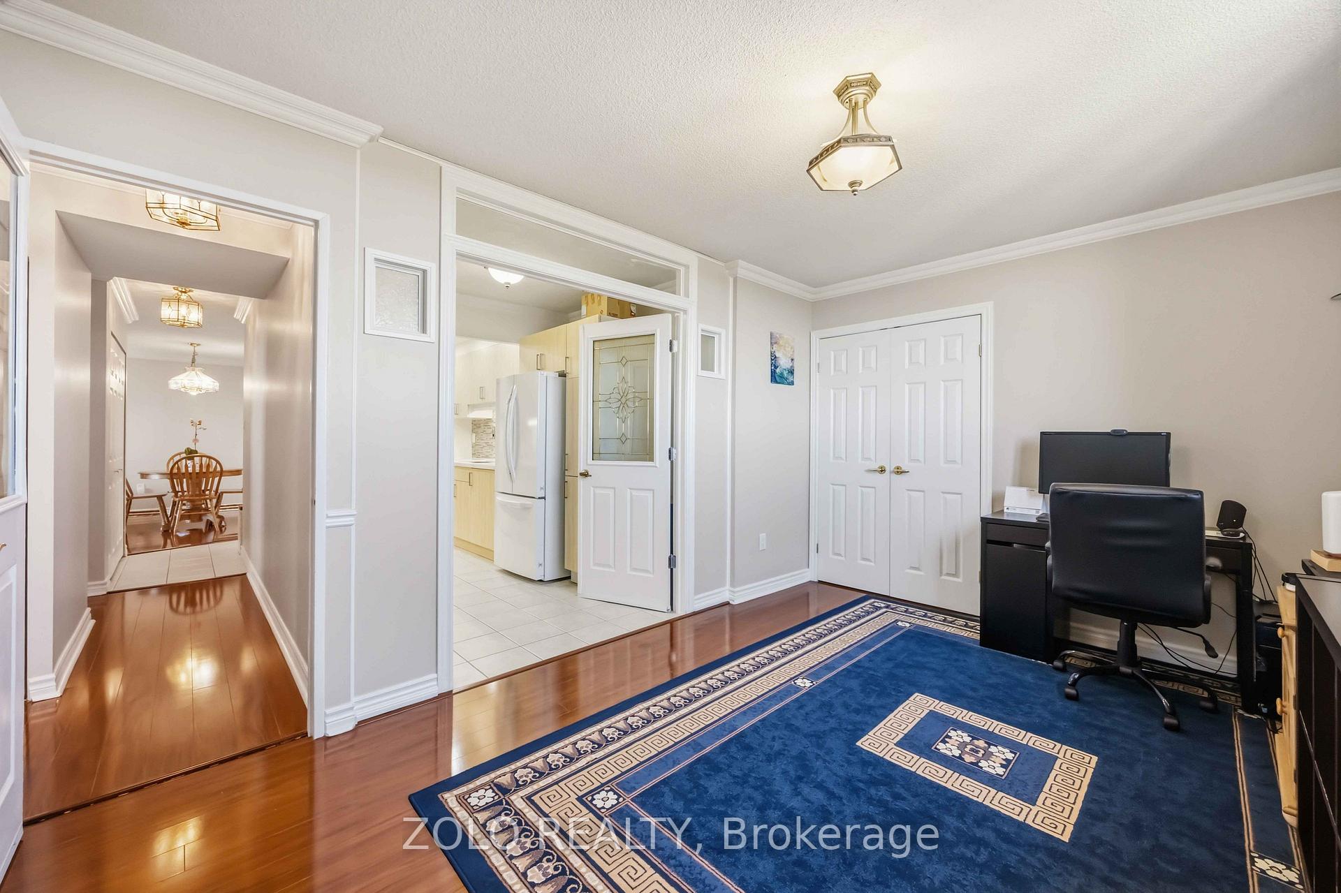 Photo 8 of Unit 2003, 812 Burnhamthorpe Road, Etobicoke, Markland Wood — HOMEH