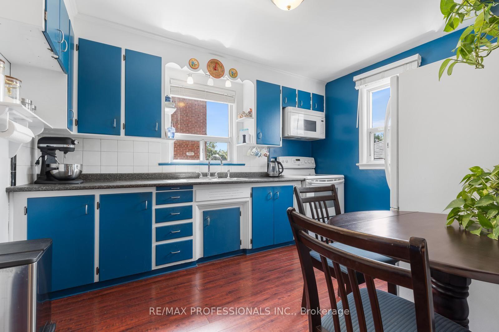Photo 6 of 122 Treeview Drive, Etobicoke, Alderwood — HOMEH