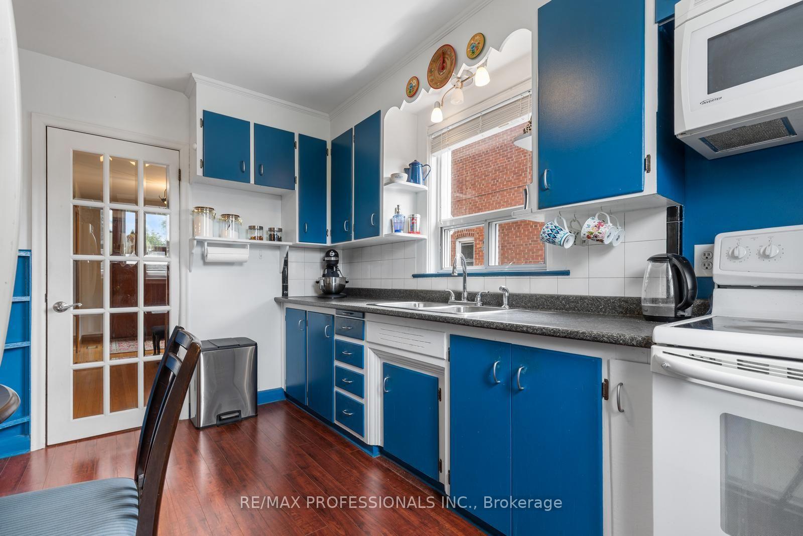 Photo 8 of 122 Treeview Drive, Etobicoke, Alderwood — HOMEH