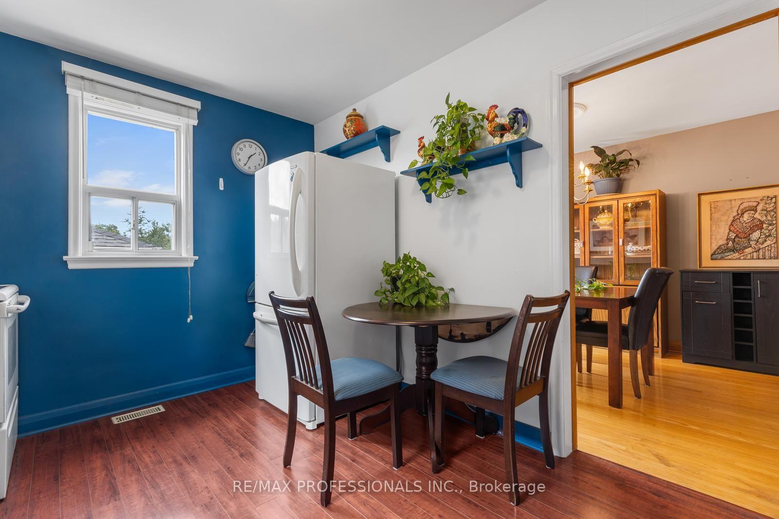 Photo 7 of 122 Treeview Drive, Etobicoke, Alderwood — HOMEH