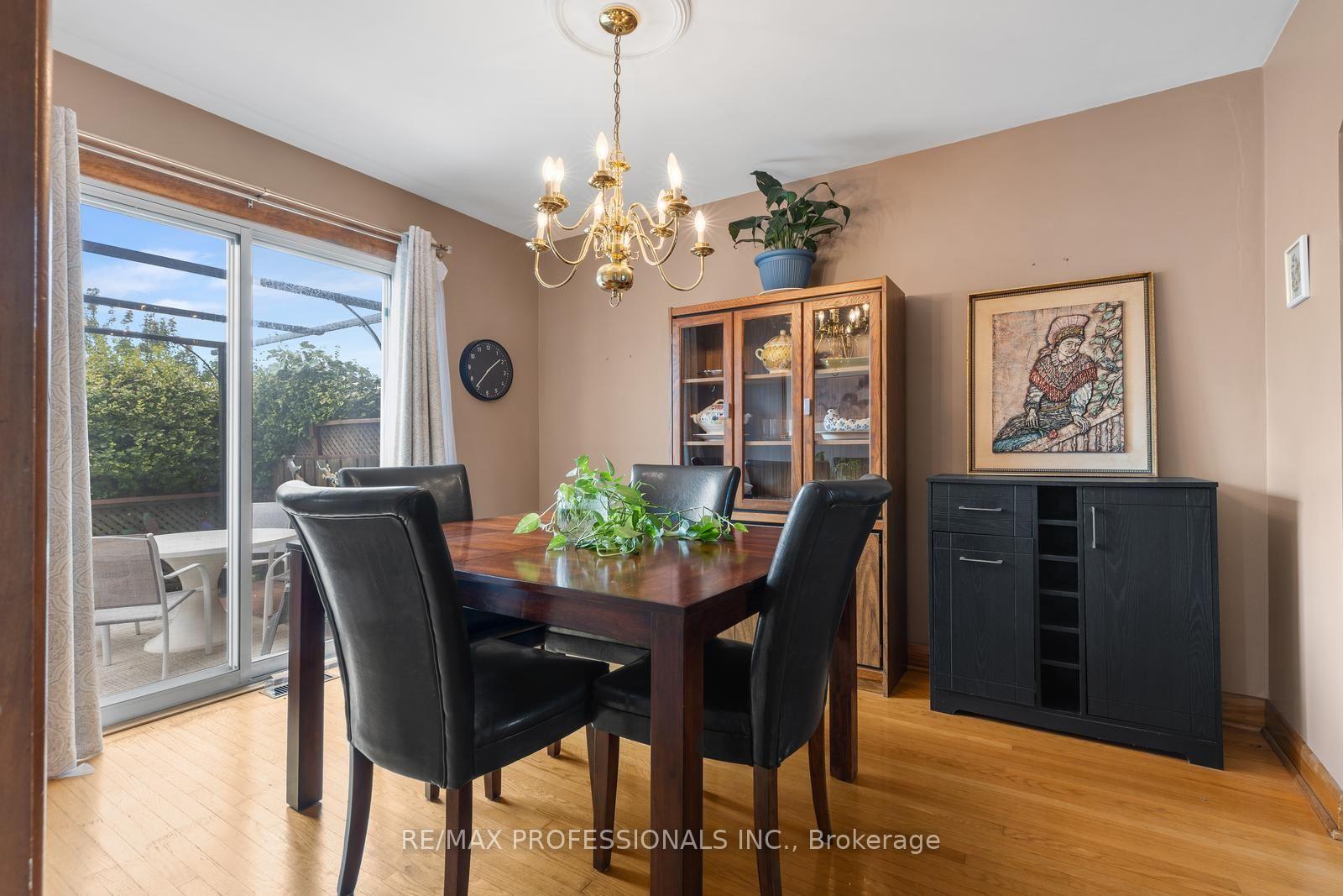 Photo 9 of 122 Treeview Drive, Etobicoke, Alderwood — HOMEH