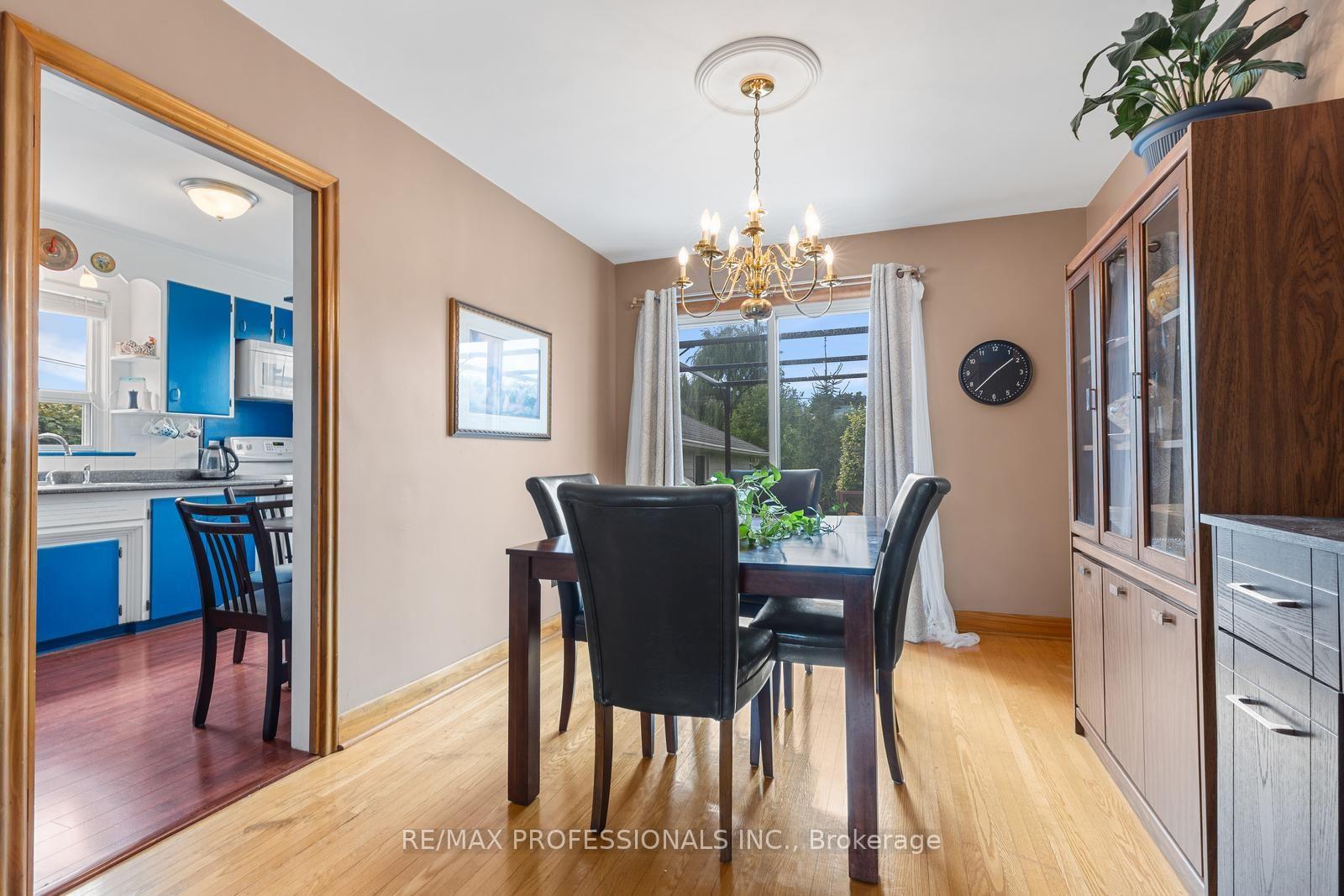 Photo 10 of 122 Treeview Drive, Etobicoke, Alderwood — HOMEH