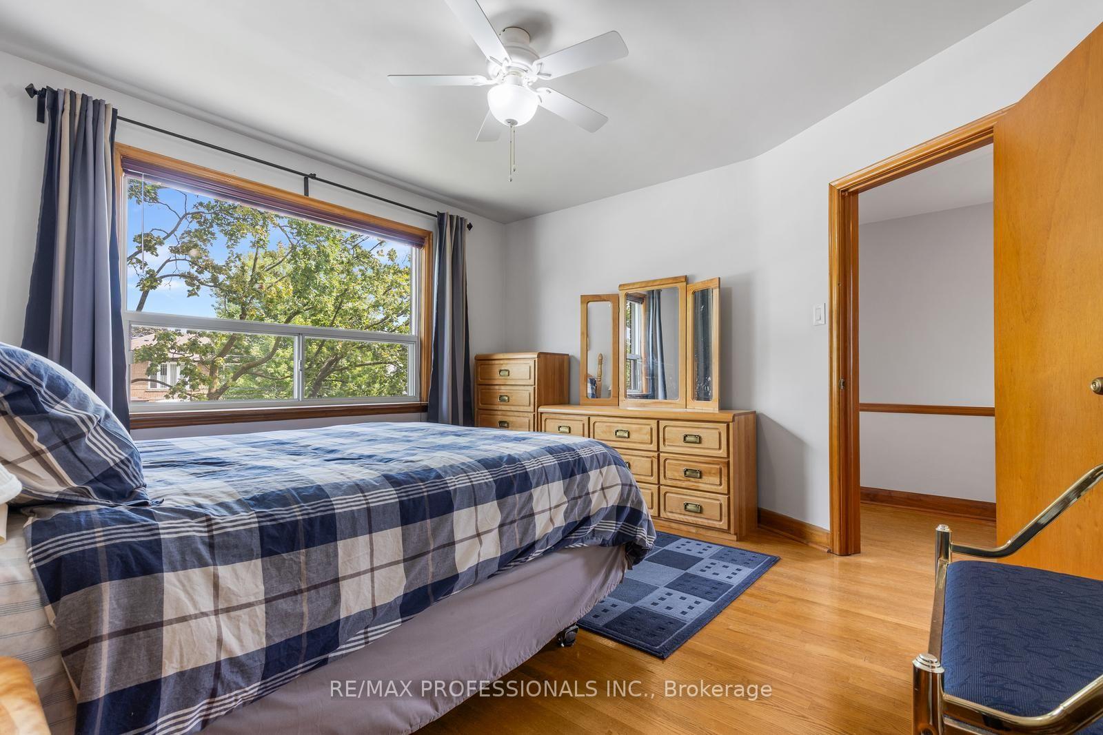 Photo 15 of 122 Treeview Drive, Etobicoke, Alderwood — HOMEH