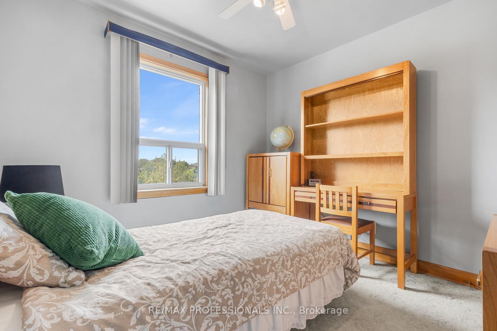 Photo 21 of 122 Treeview Drive, Etobicoke, Alderwood — HOMEH
