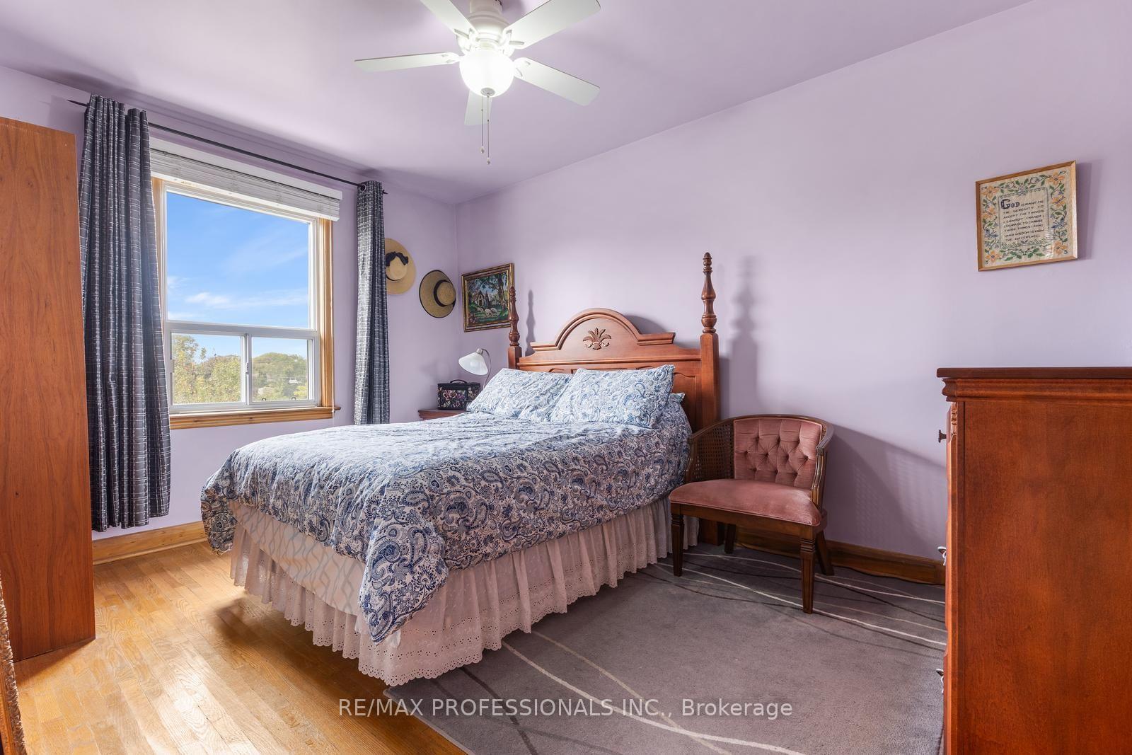 Photo 22 of 122 Treeview Drive, Etobicoke, Alderwood — HOMEH