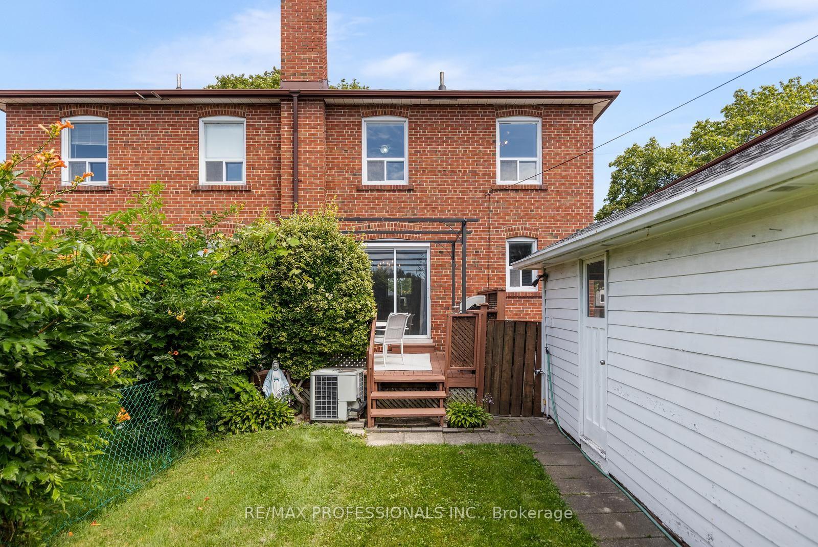 Photo 26 of 122 Treeview Drive, Etobicoke, Alderwood — HOMEH