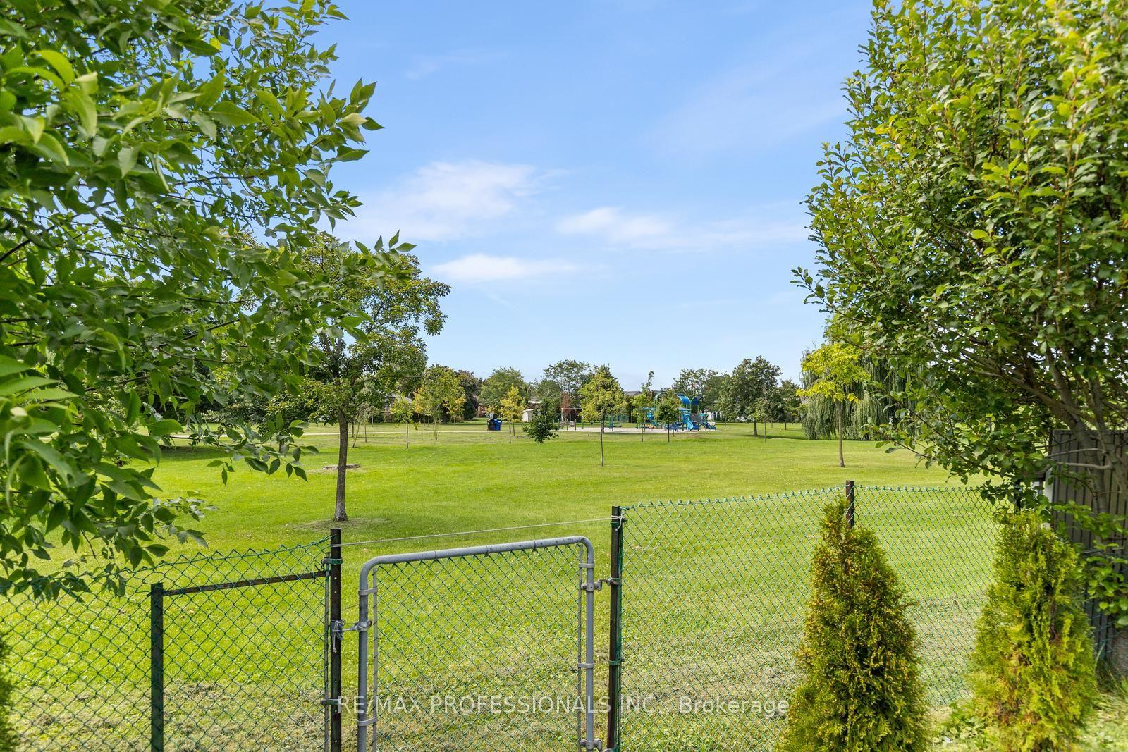Photo 29 of 122 Treeview Drive, Etobicoke, Alderwood — HOMEH