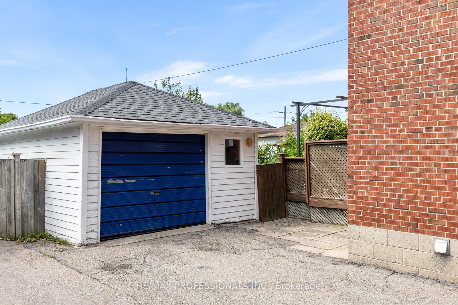 Photo 30 of 122 Treeview Drive, Etobicoke, Alderwood — HOMEH