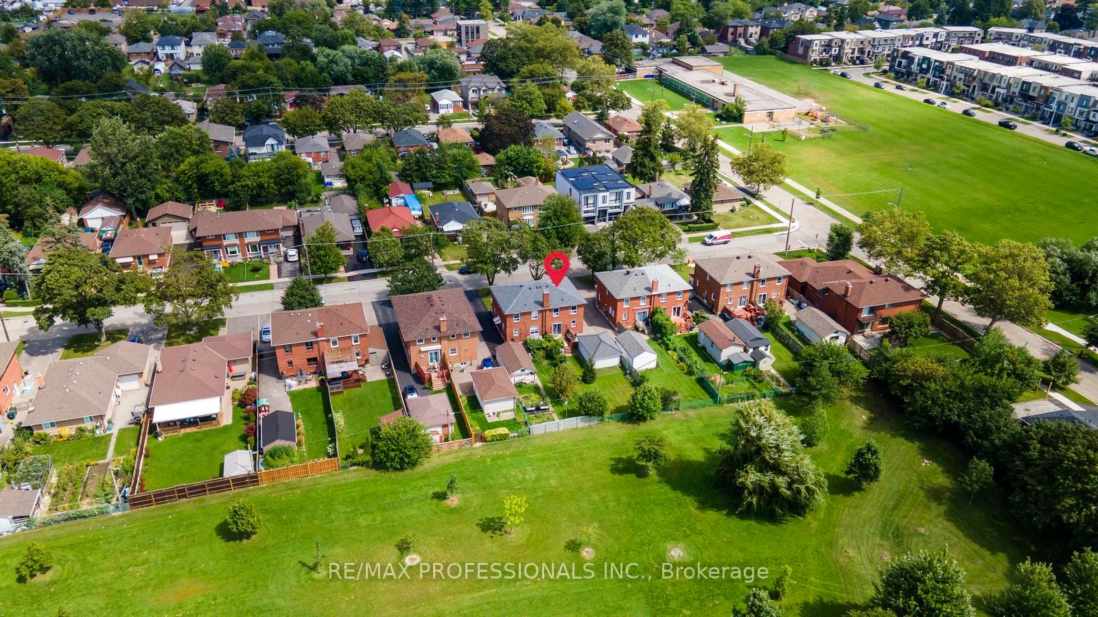 Photo 34 of 122 Treeview Drive, Etobicoke, Alderwood — HOMEH