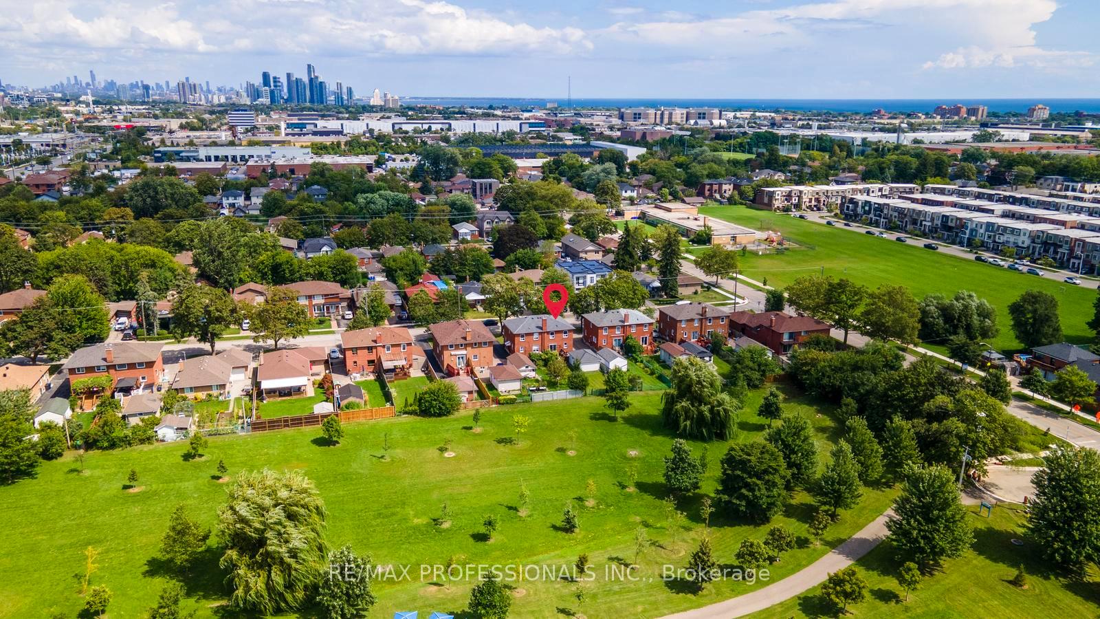 Photo 35 of 122 Treeview Drive, Etobicoke, Alderwood — HOMEH