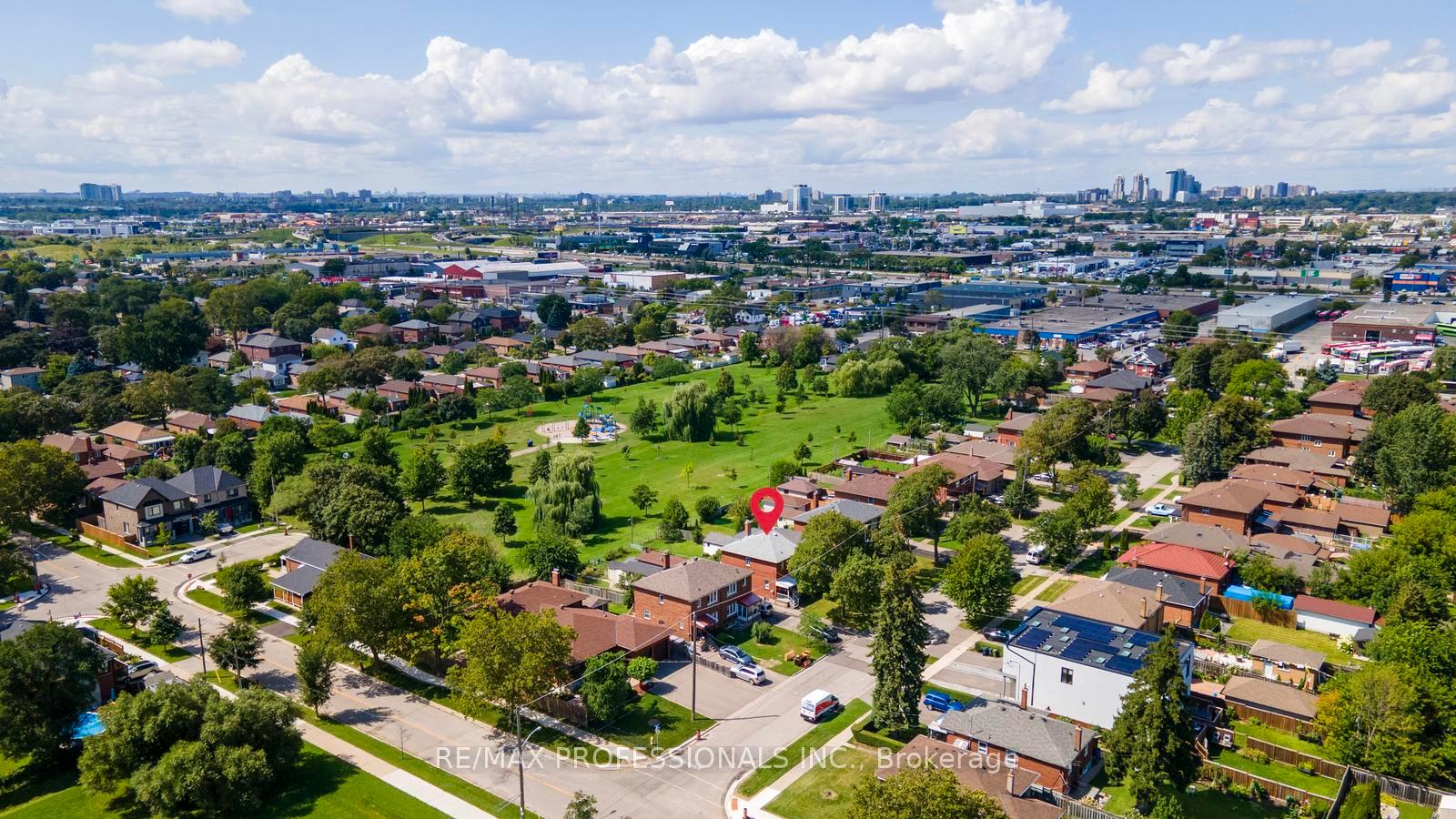 Photo 38 of 122 Treeview Drive, Etobicoke, Alderwood — HOMEH