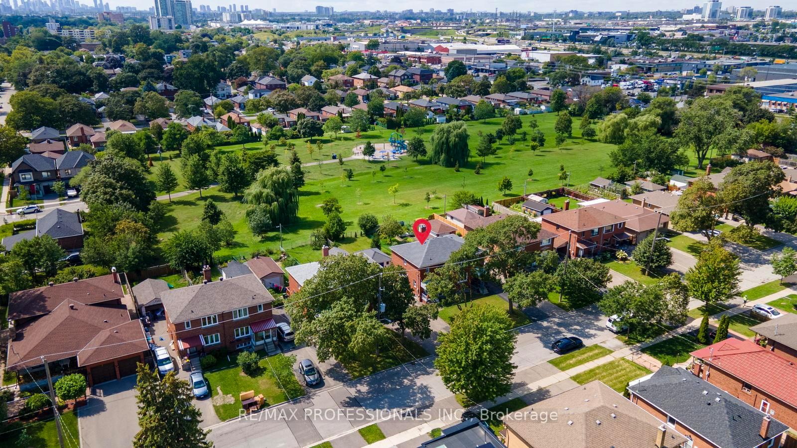Photo 39 of 122 Treeview Drive, Etobicoke, Alderwood — HOMEH
