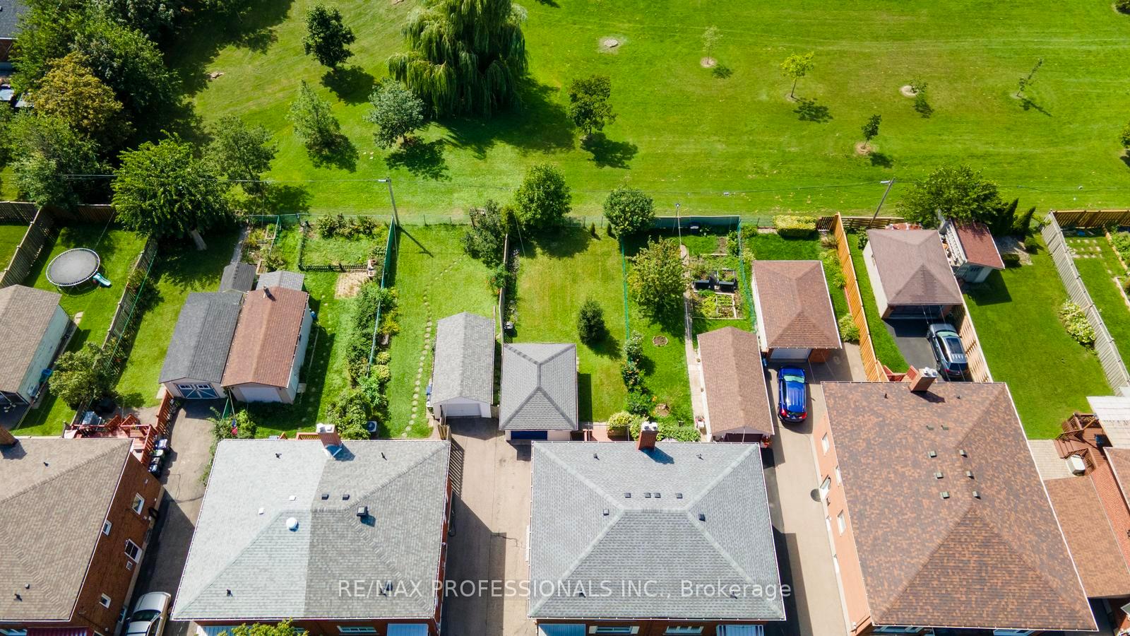 Photo 41 of 122 Treeview Drive, Etobicoke, Alderwood — HOMEH