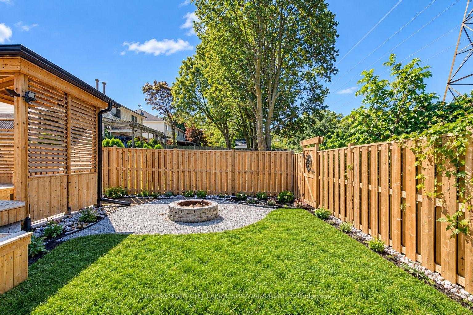 Photo 5 of 56 Poplar Drive, Cambridge, Silver Heights — HOMEH