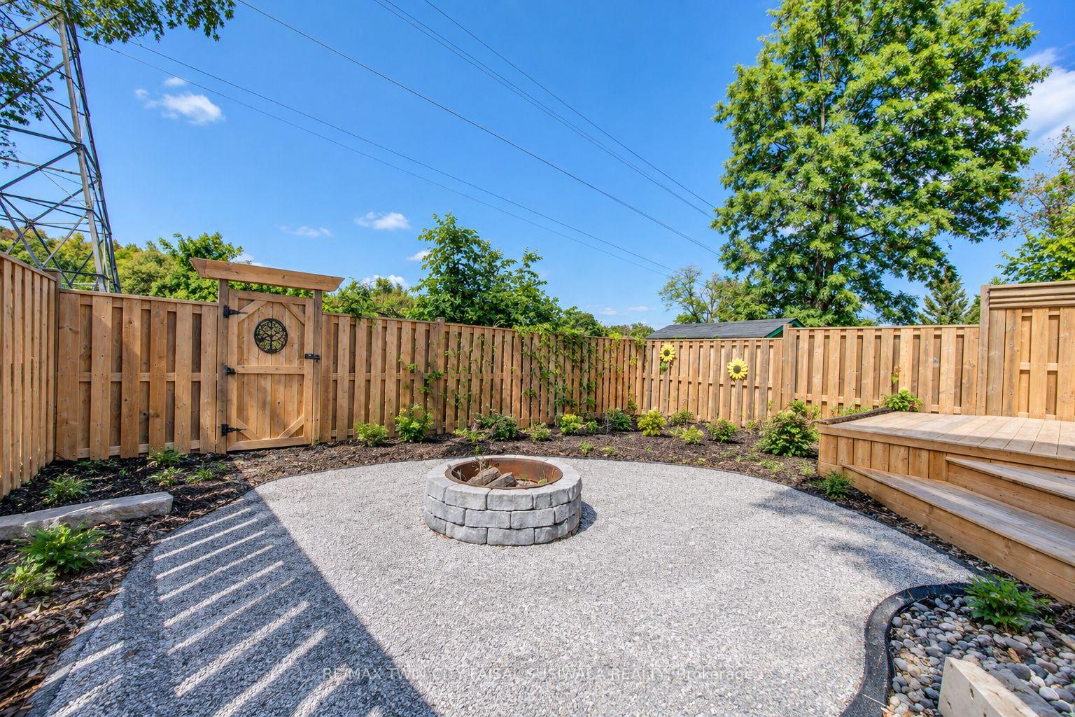 Photo 6 of 56 Poplar Drive, Cambridge, Silver Heights — HOMEH