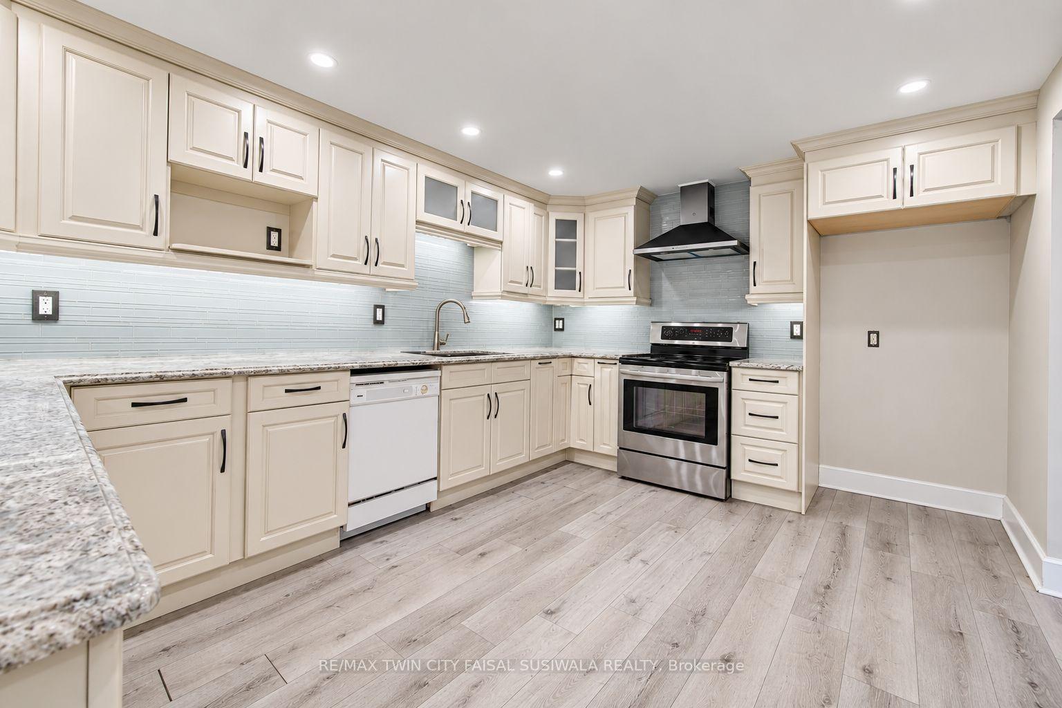 Photo 13 of 56 Poplar Drive, Cambridge, Silver Heights — HOMEH