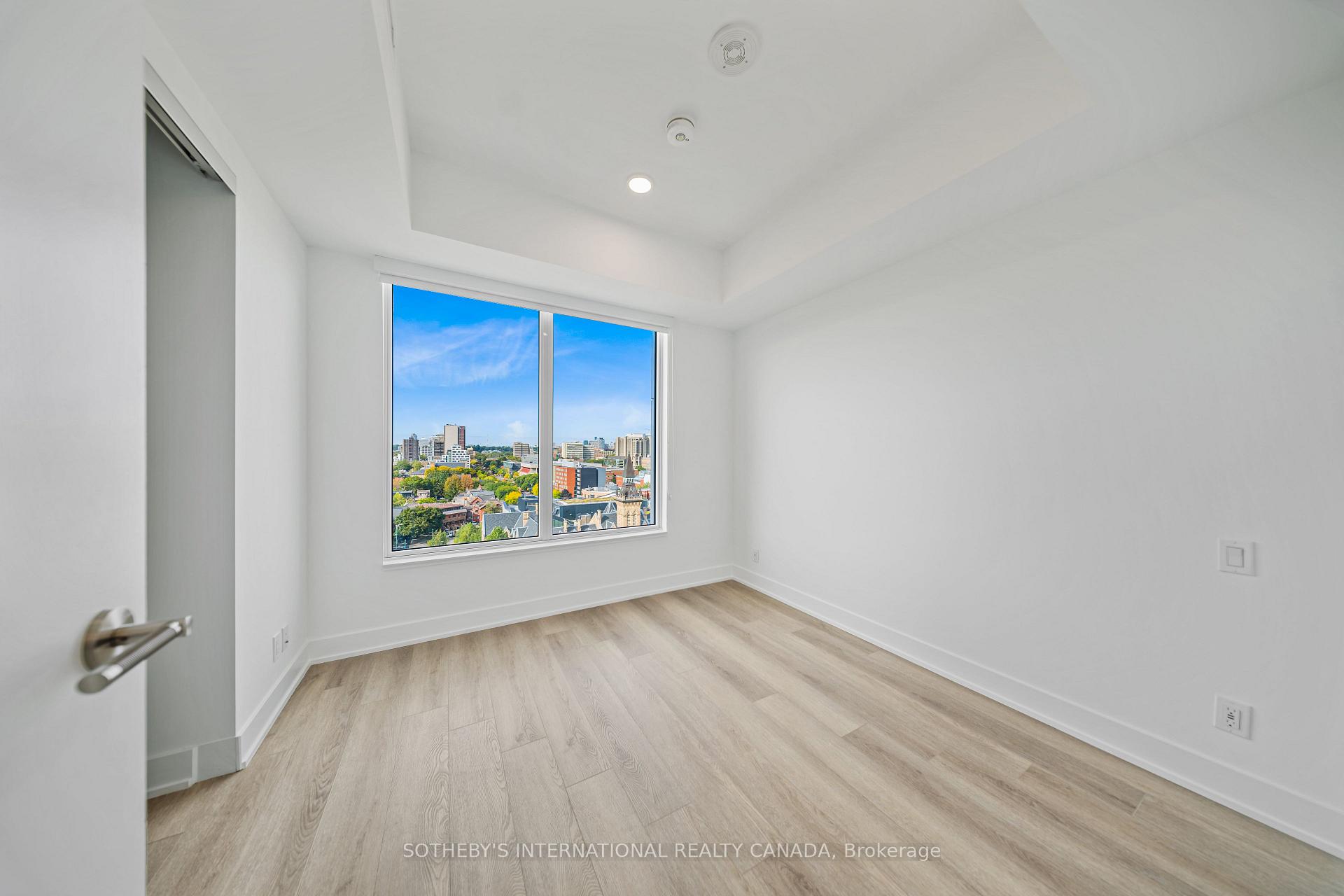Photo 10 of Unit 404, 484 Spadina Avenue, Toronto, University — HOMEH