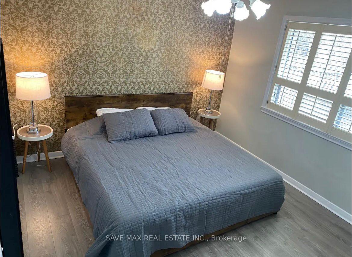 Photo 4 of 561 Weir Avenue, Oakville, Bronte — HOMEH