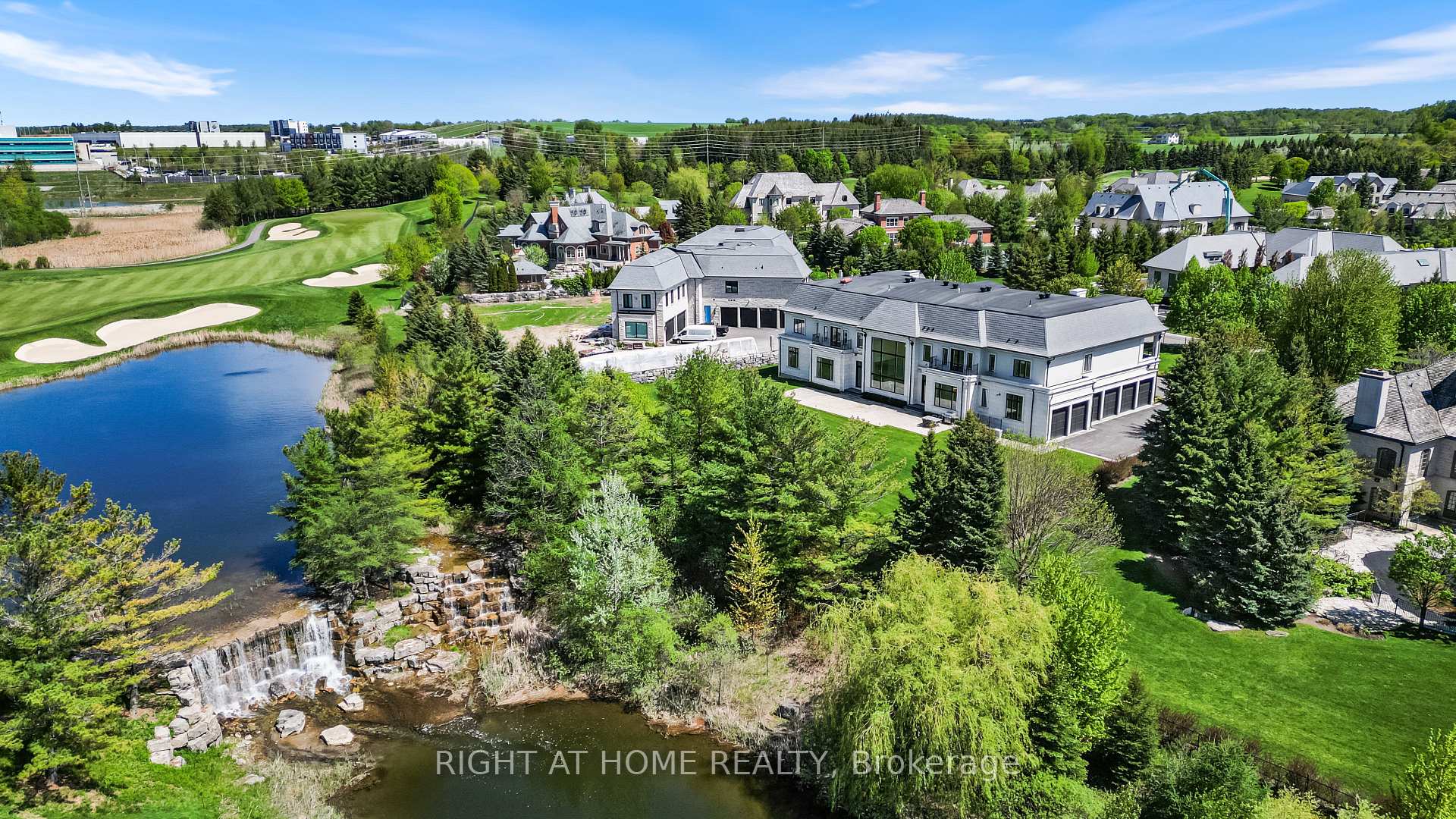 Photo 4 of 16 Sirona's Lane, Aurora, Bayview Southeast — HOMEH