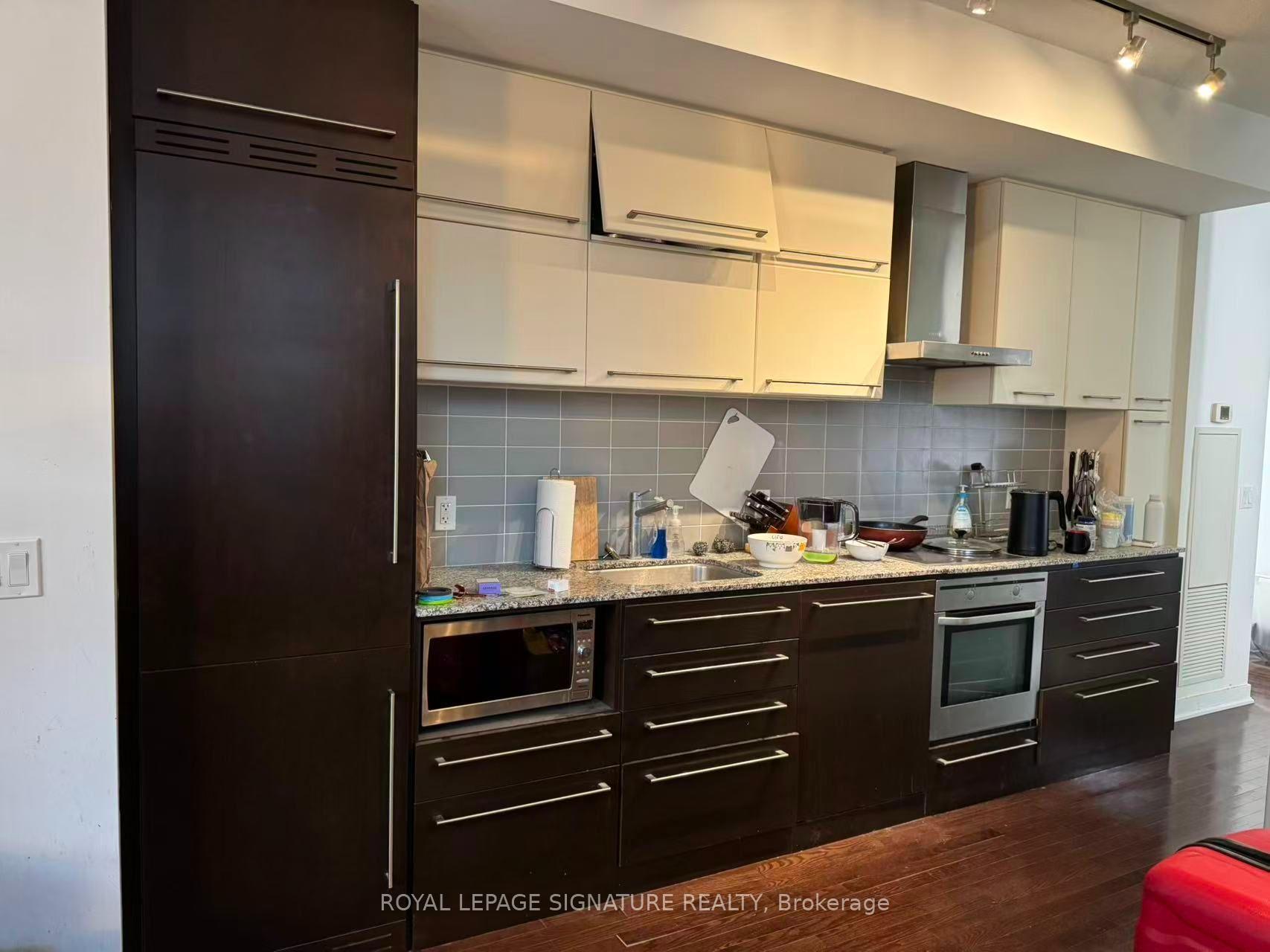 Photo 4 of Unit 410, 770 Bay Street, Toronto, Bay Street Corridor — HOMEH