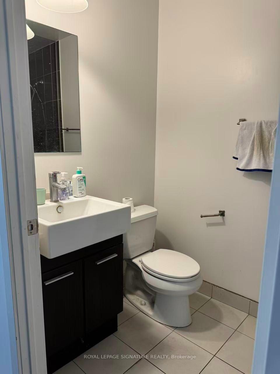 Photo 7 of Unit 410, 770 Bay Street, Toronto, Bay Street Corridor — HOMEH